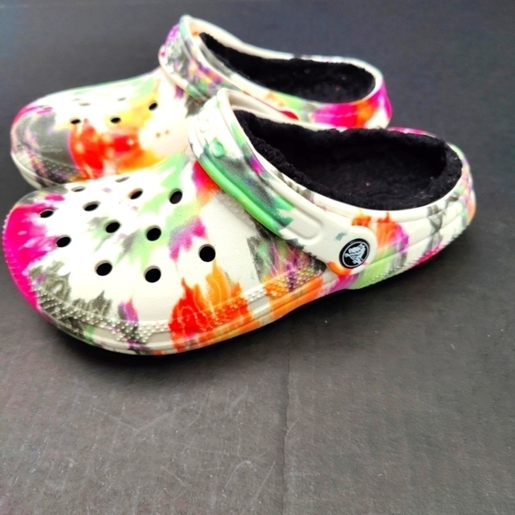 CROCS Shoes - Crocs Classic Multicolor Tie Dye Faux Fur Lined Clogs Slip Ons Women 6, Men 4